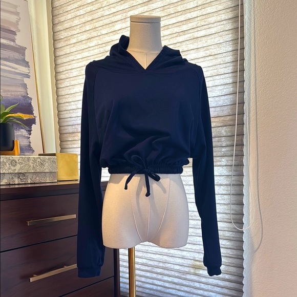 Onzie Navy Cinch Cropped Hoodie. Size S/M - Picture 2 of 6